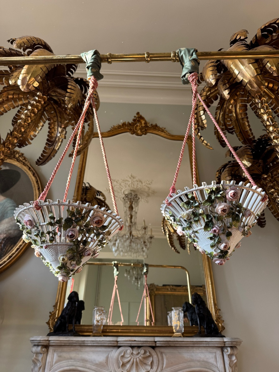 Paire de jardinières de la fin du XIXe siècle en porcelaine allemande 