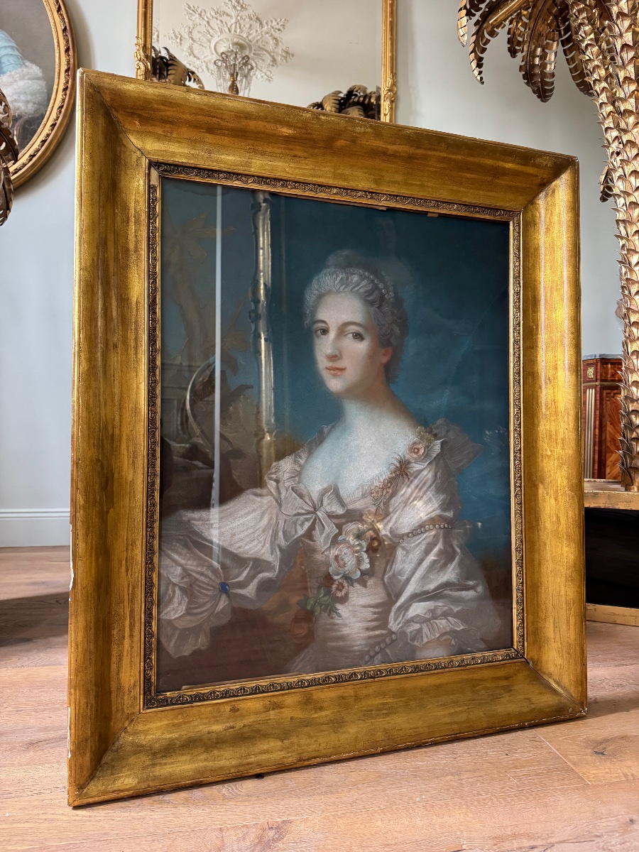Pastel du XIXe siècle représentant une jeune femme, signé à l’arrière Alphonse Giroux -photo-1