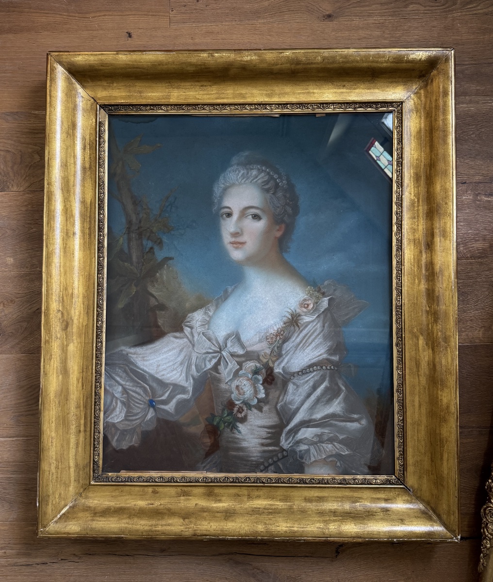 Pastel du XIXe siècle représentant une jeune femme, signé à l’arrière Alphonse Giroux 
