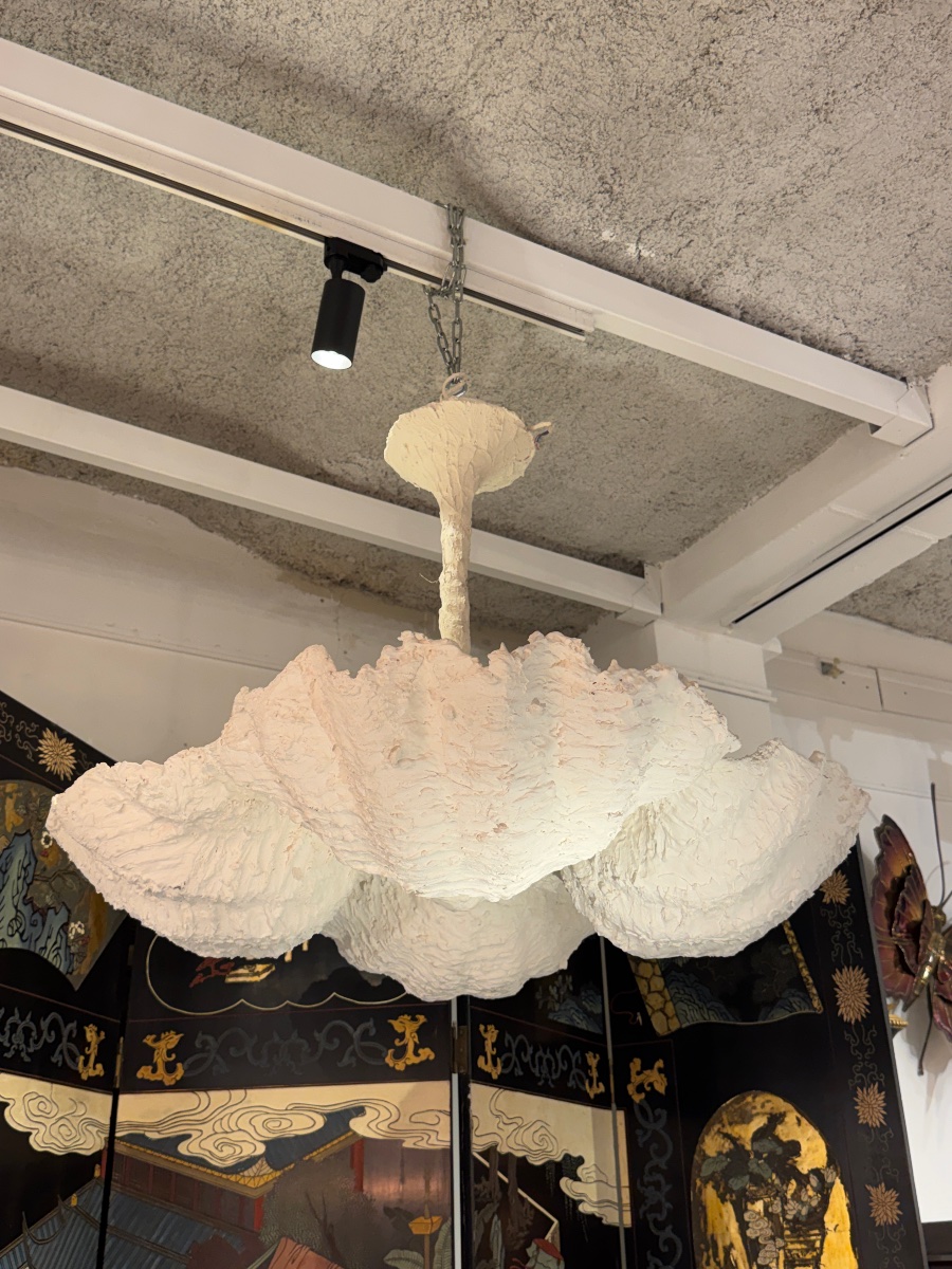 Lustre à décor de coquillages en plâtre des années 80 - XXe siècle 
