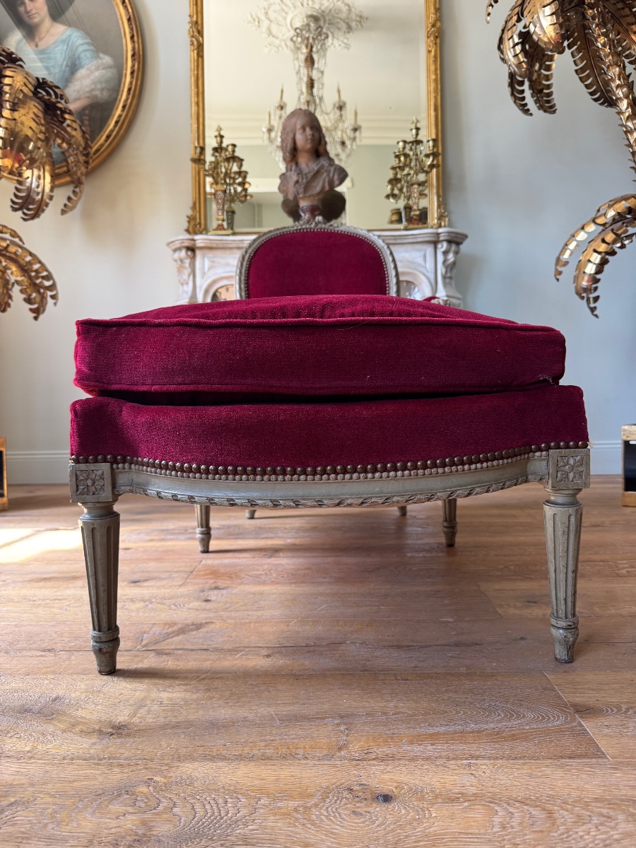 A Napoleon III-era Chaise Longue Made Of Painted And Carved Wood In The Louis XVI Style-photo-2