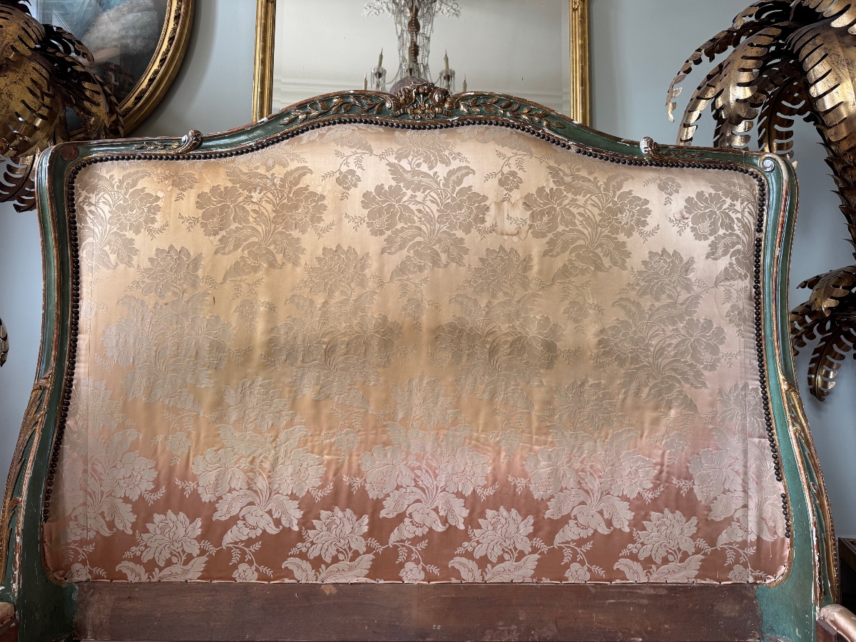 Lit de la fin du XIXe siècle en bois peint et doré de style Louis XV -photo-7