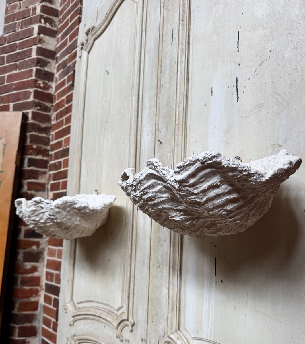 Pair Of Wall Sconces With Plaster Seashell Decorations From The 1980s—20th Century -photo-2