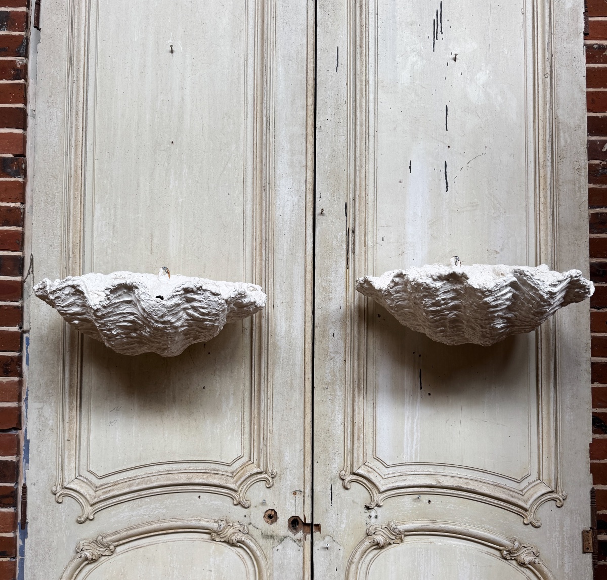 Pair Of Wall Sconces With Plaster Seashell Decorations From The 1980s—20th Century -photo-3