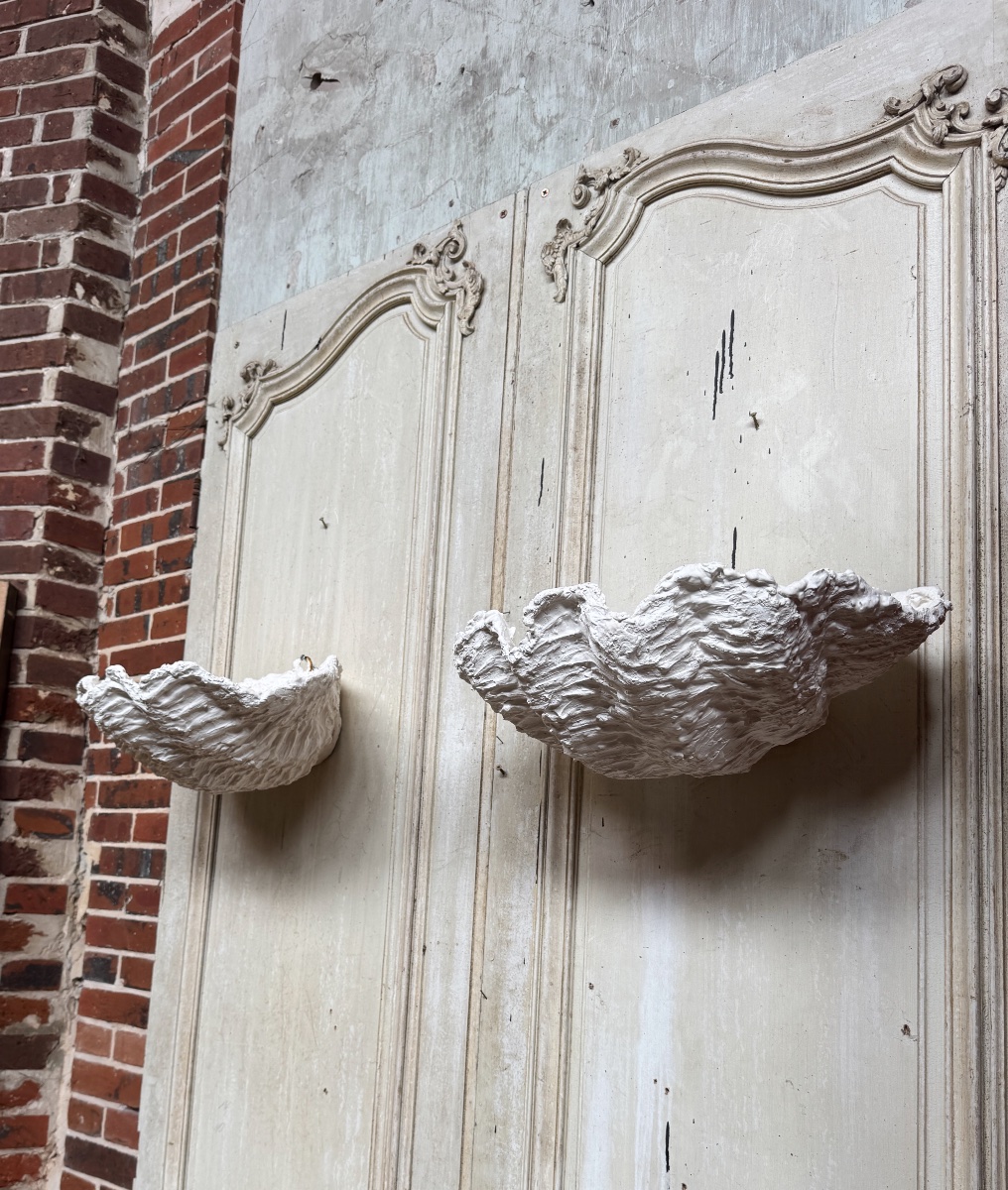 Pair Of Wall Sconces With Plaster Seashell Decorations From The 1980s—20th Century -photo-1