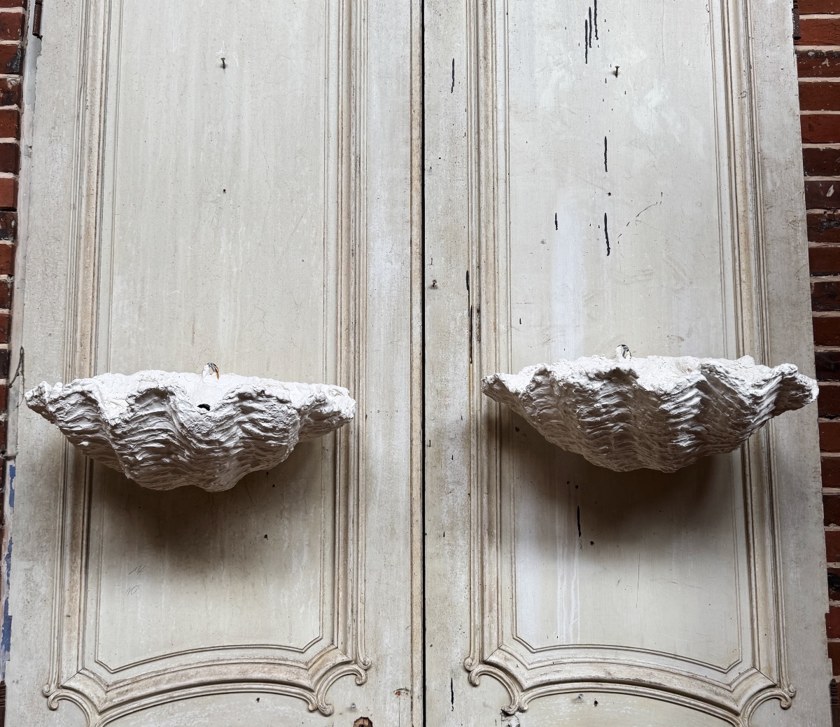 Pair Of Wall Sconces With Plaster Seashell Decorations From The 1980s—20th Century -photo-2