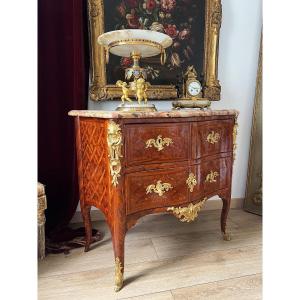 Sauteuse Commode Louis XV In Marquetry And Gilt Bronze - Eighteenth