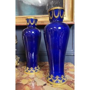 Paire De Vases Louis XVI D’époque Napoléon III En Porcelaine de Sèvres