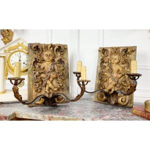 Paire D’appliques En Bois Sculpté en Bas Relief Du XVIIe à Décor D’enfants