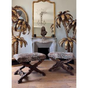 Paire de curules de la fin du XIXe en bois sculpté de style Louis XV