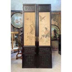 Paire De Portes Chinoises Du XIXe Ornée De Deux Paires De Peintures Sur Soie