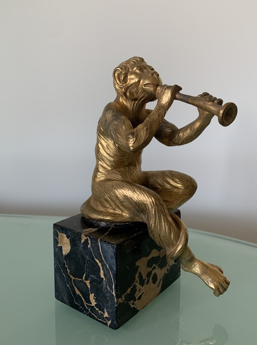 Bronze singe a la clarinette 