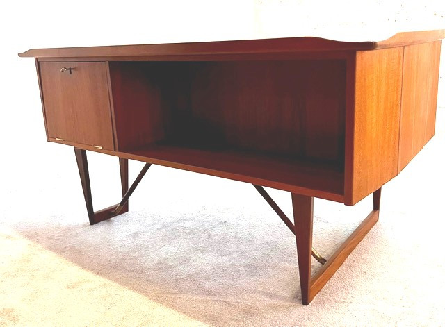 Office Of Peter Lovig Nielsen Published By Hedensted Mobelfabrik, Made In Denmark.  -photo-3