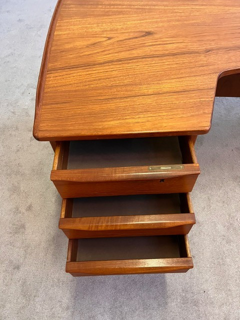 Office Of Peter Lovig Nielsen Published By Hedensted Mobelfabrik, Made In Denmark.  -photo-8