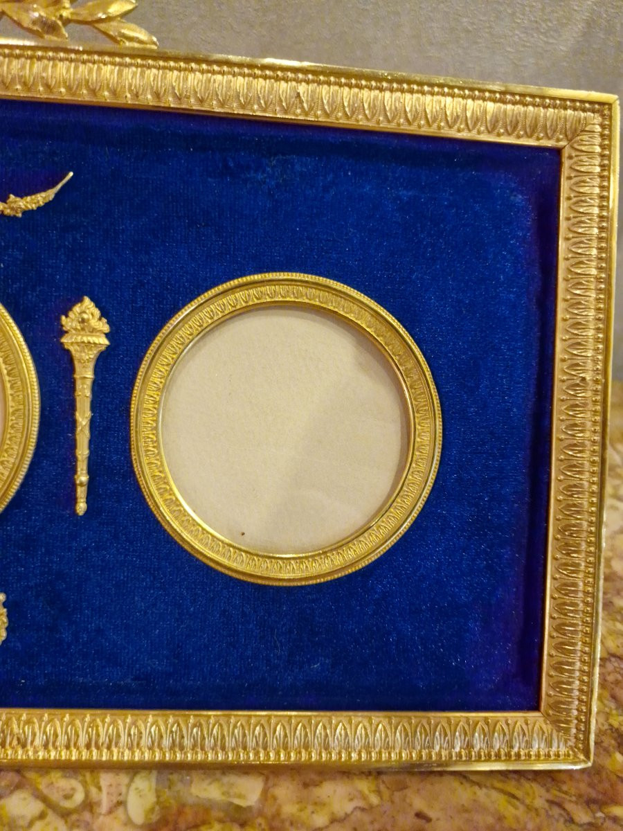 Exceptional Bronze Frame With A Blue Background In Three Locations In Perfect Condition -photo-4