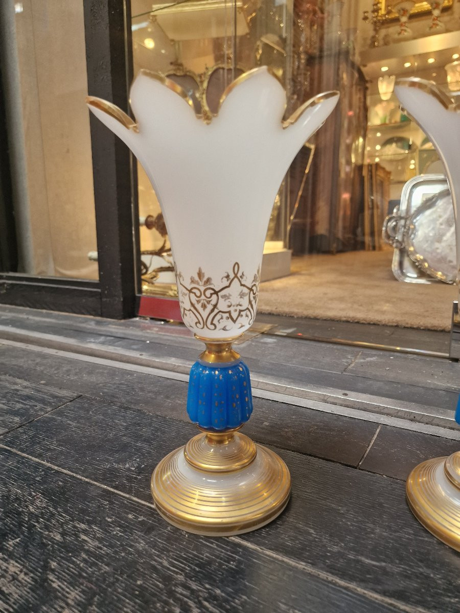 Rare Paire De Vases en Opaline Blanc et Bleu , Parfait état -photo-2