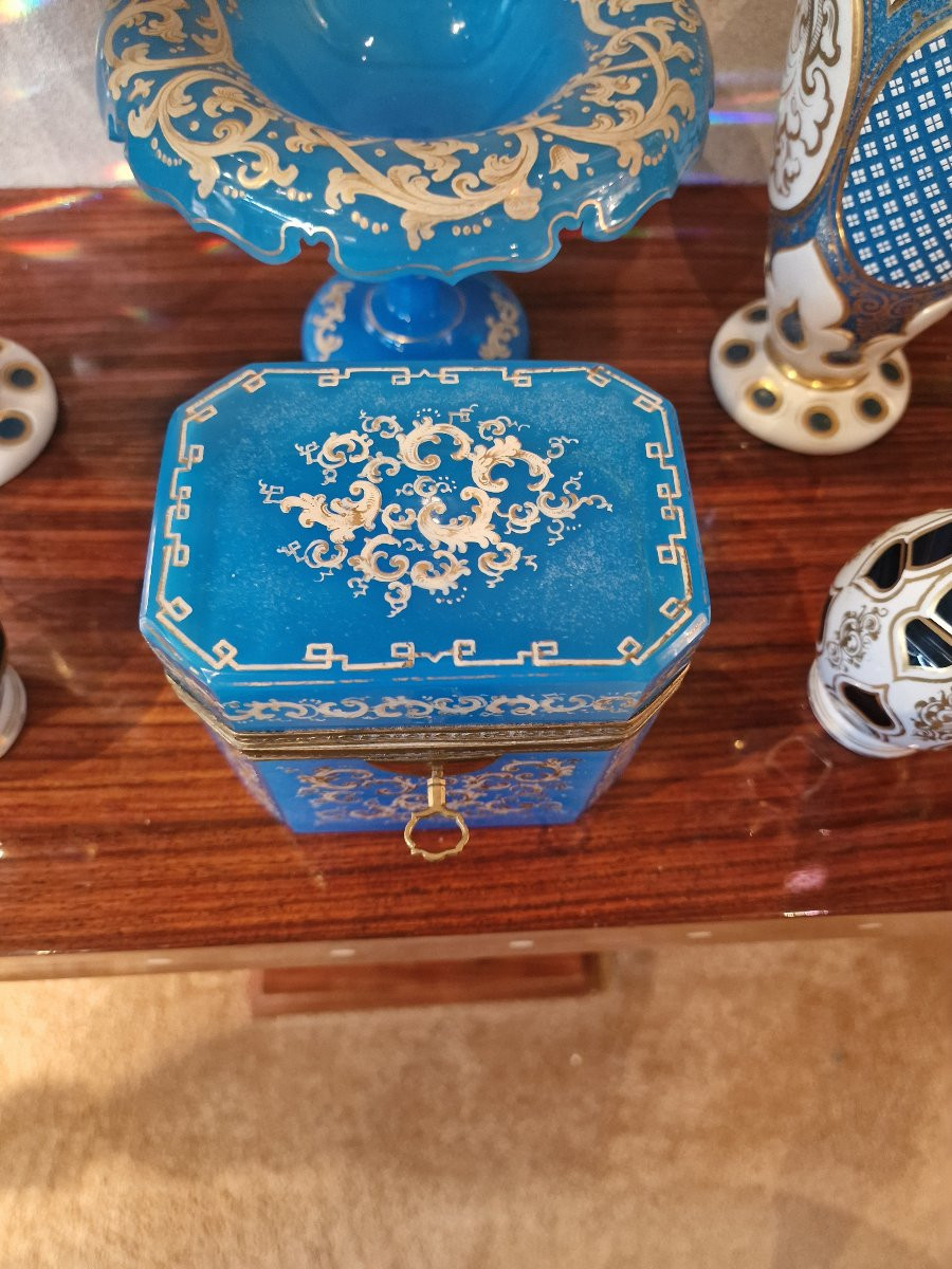 Grand Coffret en Opaline Bleu avec sa clé, Parfait état -photo-2
