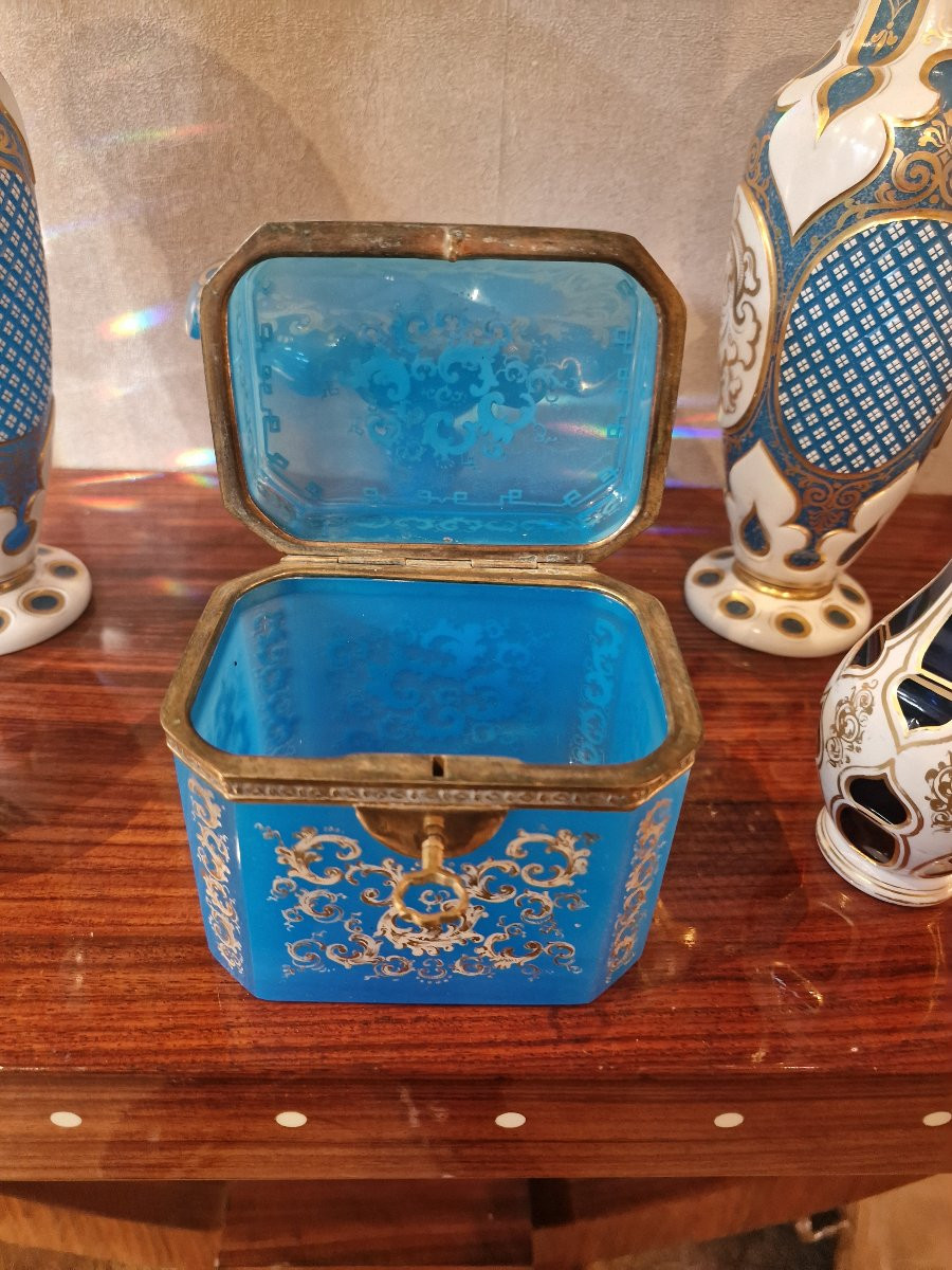 Grand Coffret en Opaline Bleu avec sa clé, Parfait état -photo-3