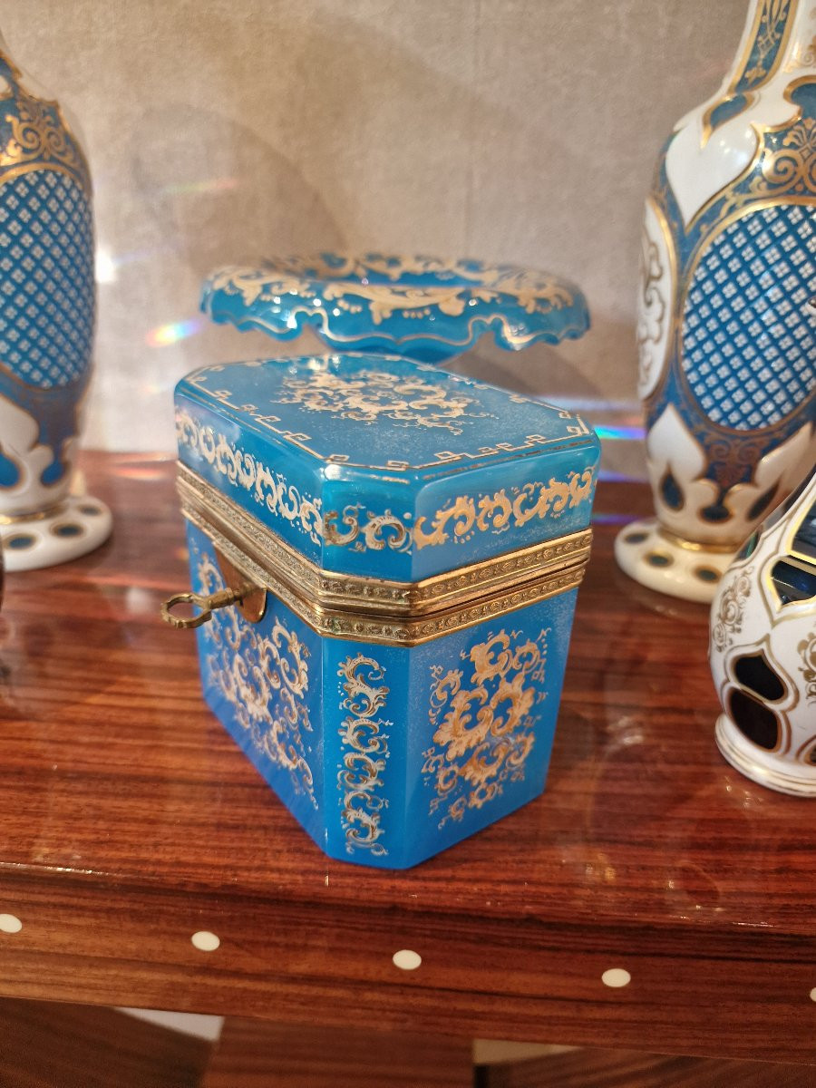 Grand Coffret en Opaline Bleu avec sa clé, Parfait état -photo-4
