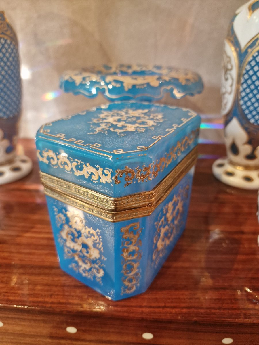 Grand Coffret en Opaline Bleu avec sa clé, Parfait état -photo-1