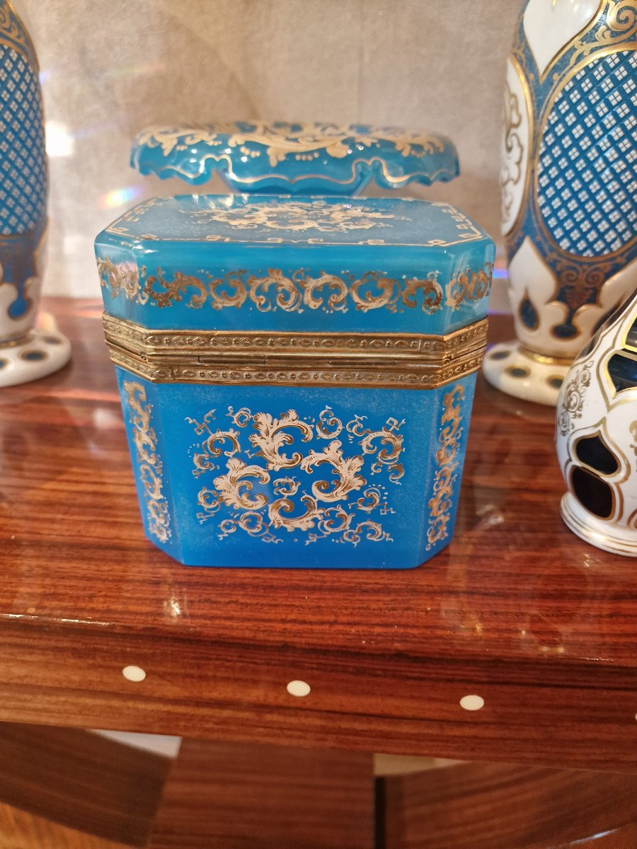 Grand Coffret en Opaline Bleu avec sa clé, Parfait état -photo-2