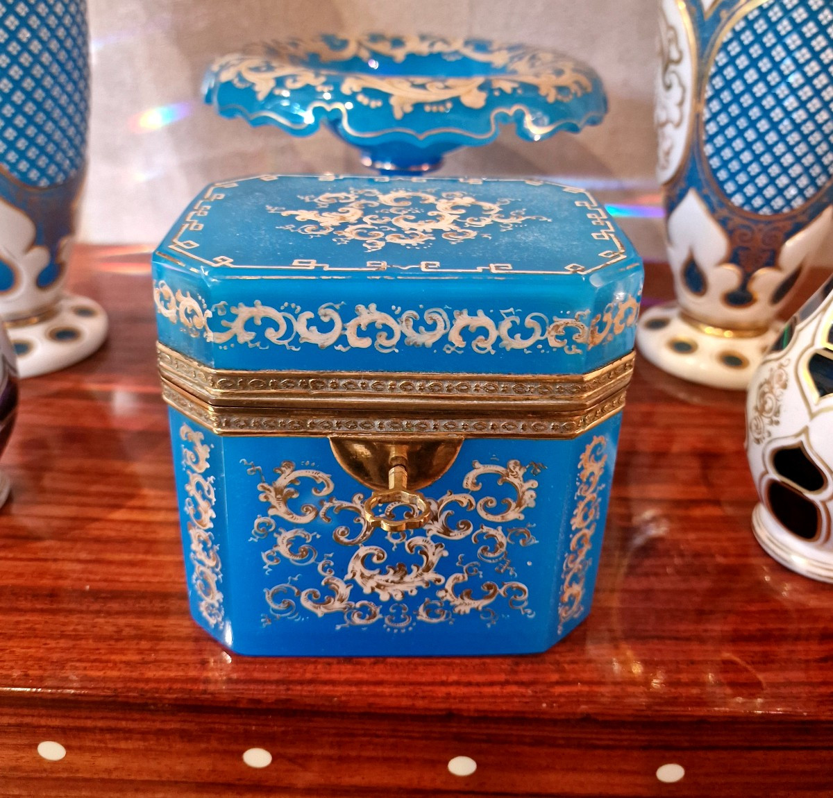 Grand Coffret en Opaline Bleu avec sa clé, Parfait état 