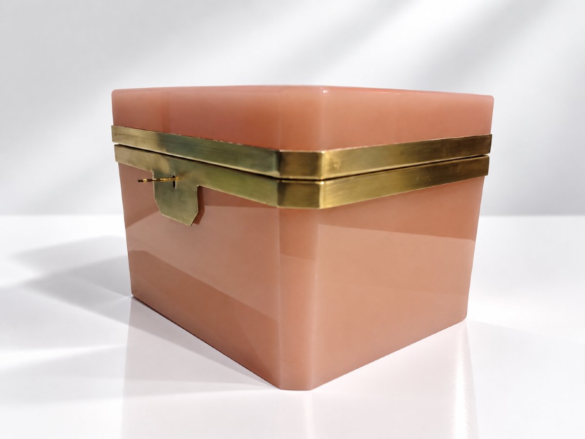 Très GRAND Coffret en Opaline Rose et monture en Laiton Dorée, avec sa clé d'origine -photo-1