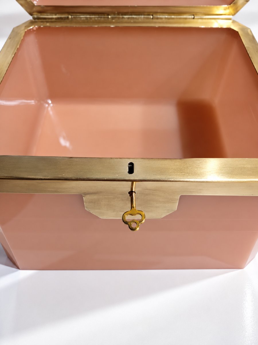 Très GRAND Coffret en Opaline Rose et monture en Laiton Dorée, avec sa clé d'origine -photo-5