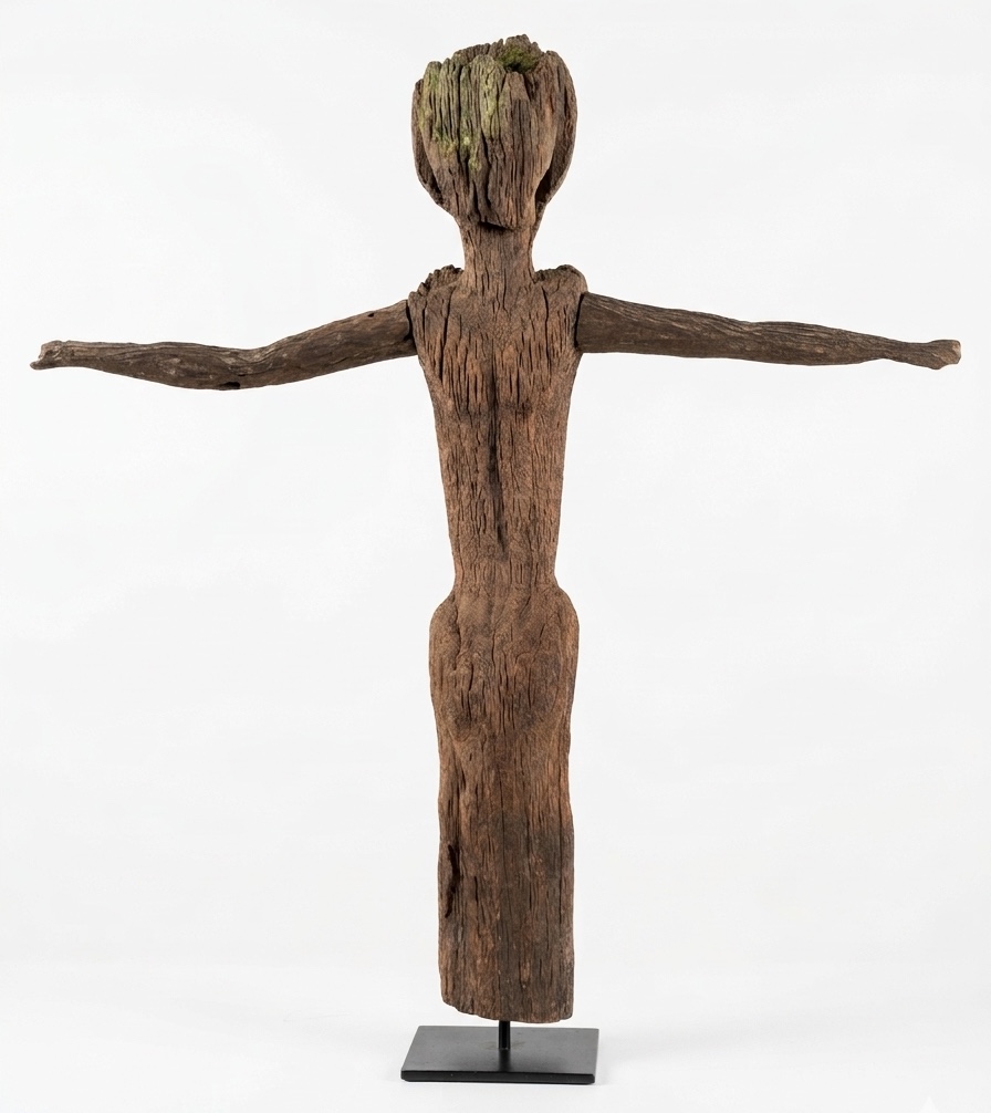 Statue en bois tribal de Borneo