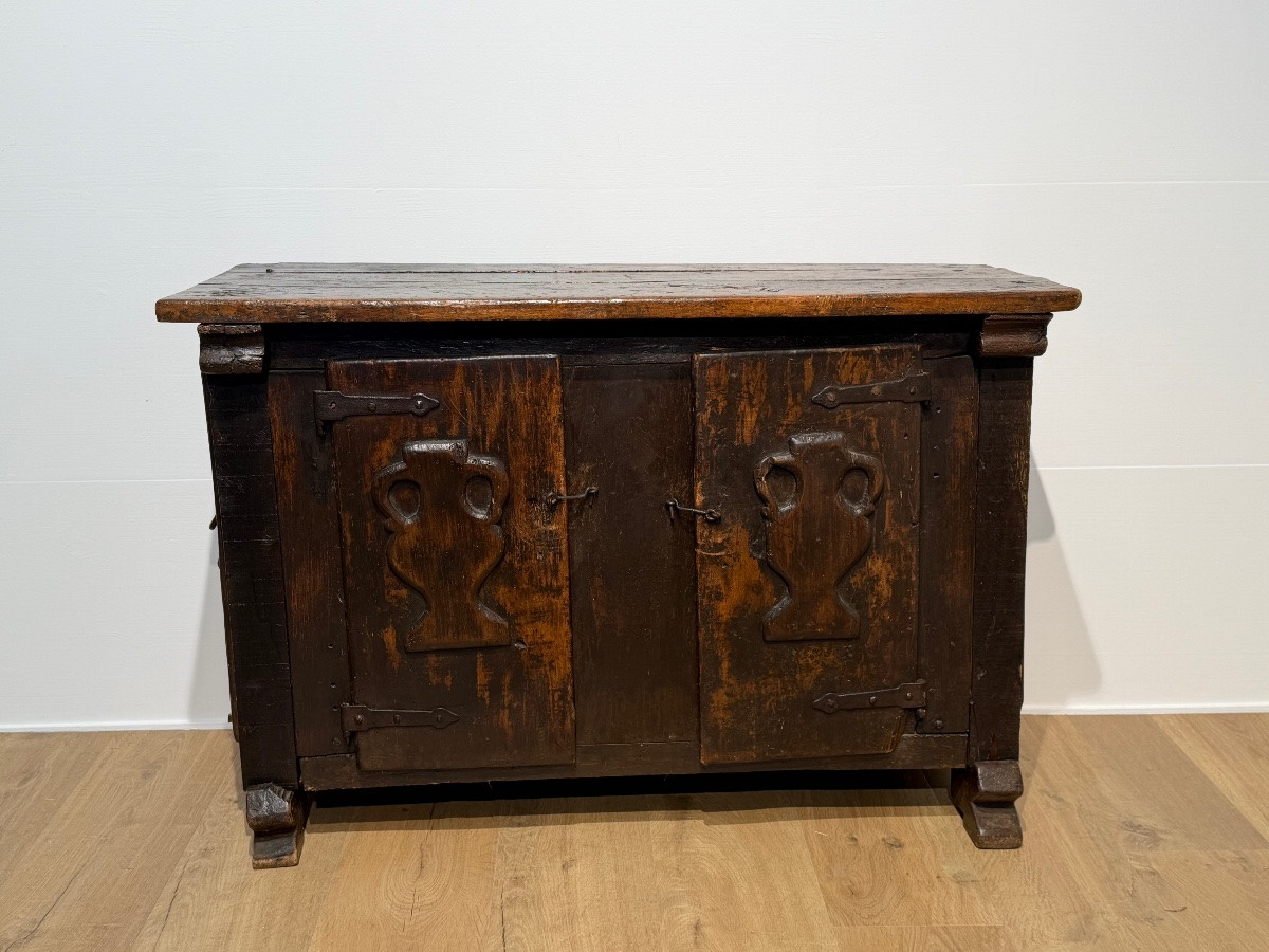 Brutalist Spanish Wardrobe-photo-7