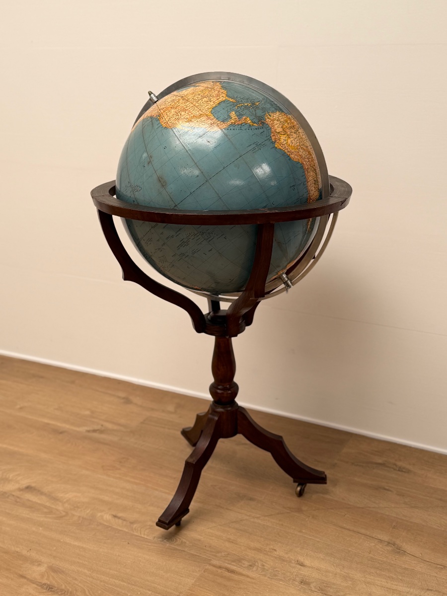 Globe-photo-3