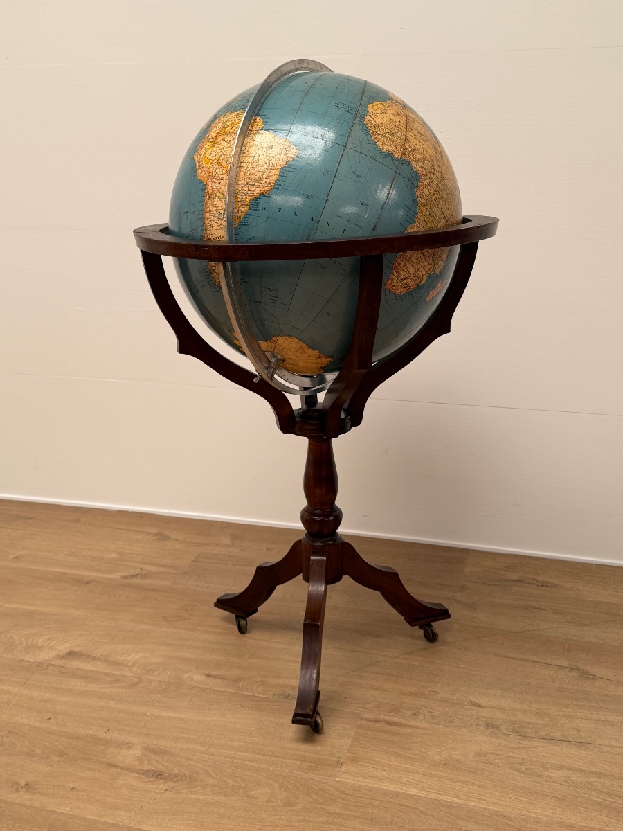 Globe-photo-4