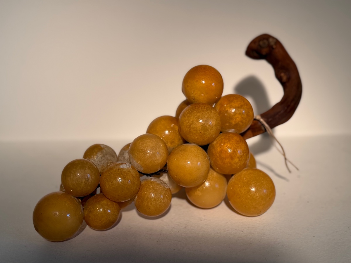 Une grappe de raisin en Albatre-photo-3