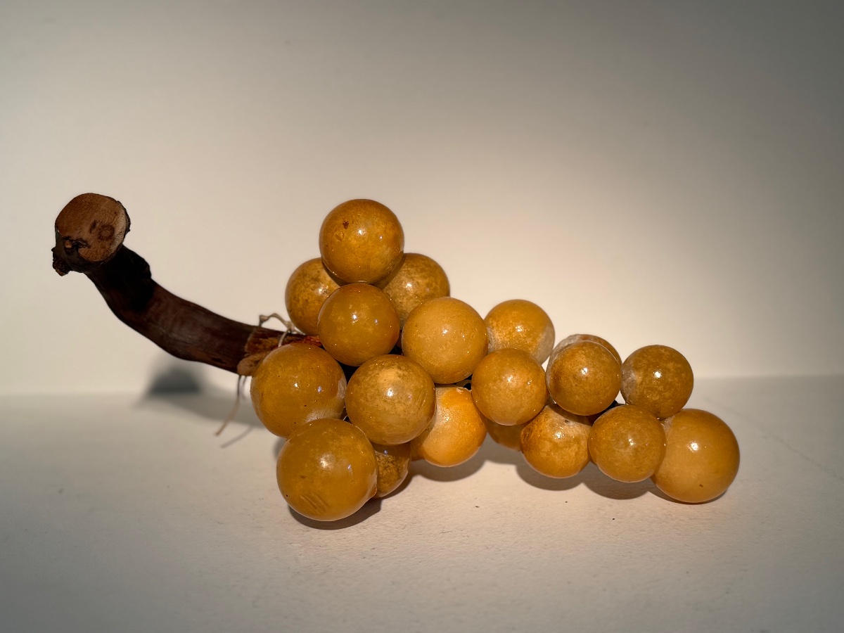 Une grappe de raisin en Albatre-photo-3