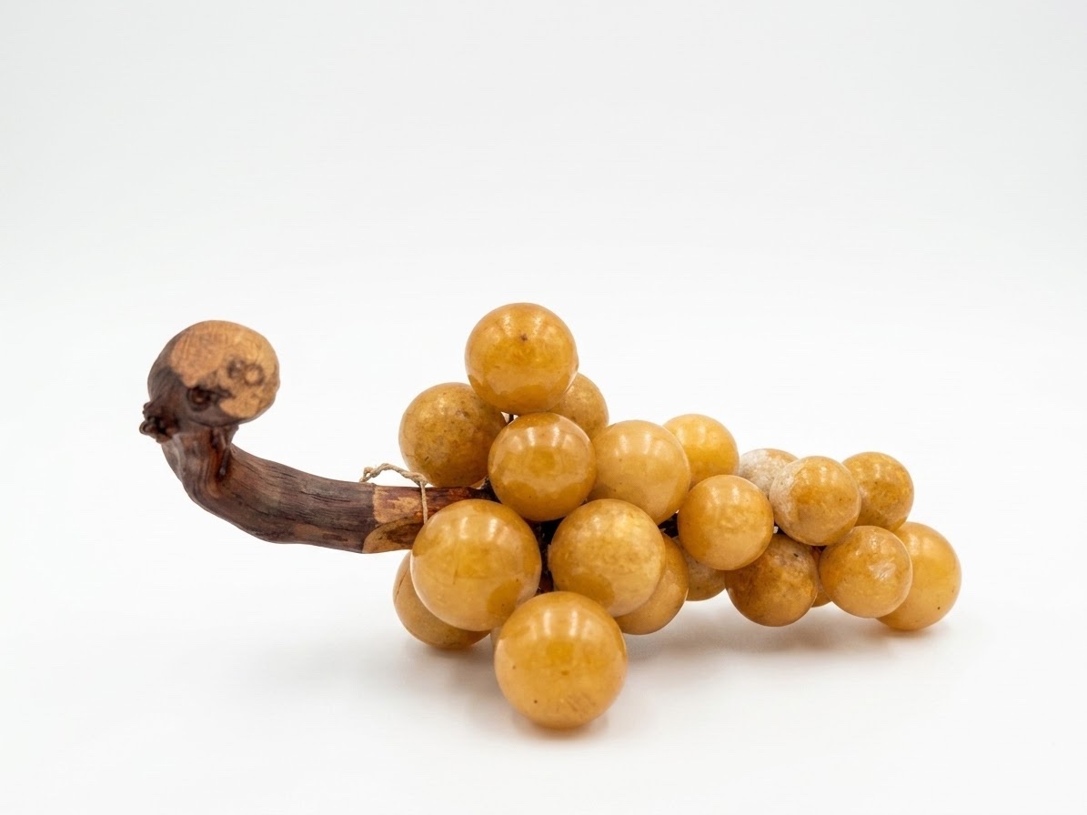 Une grappe de raisin en Albatre