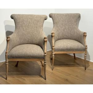 Une paire de fauteuils vintage venant de France