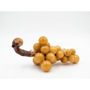 Une grappe de raisin en Albatre
