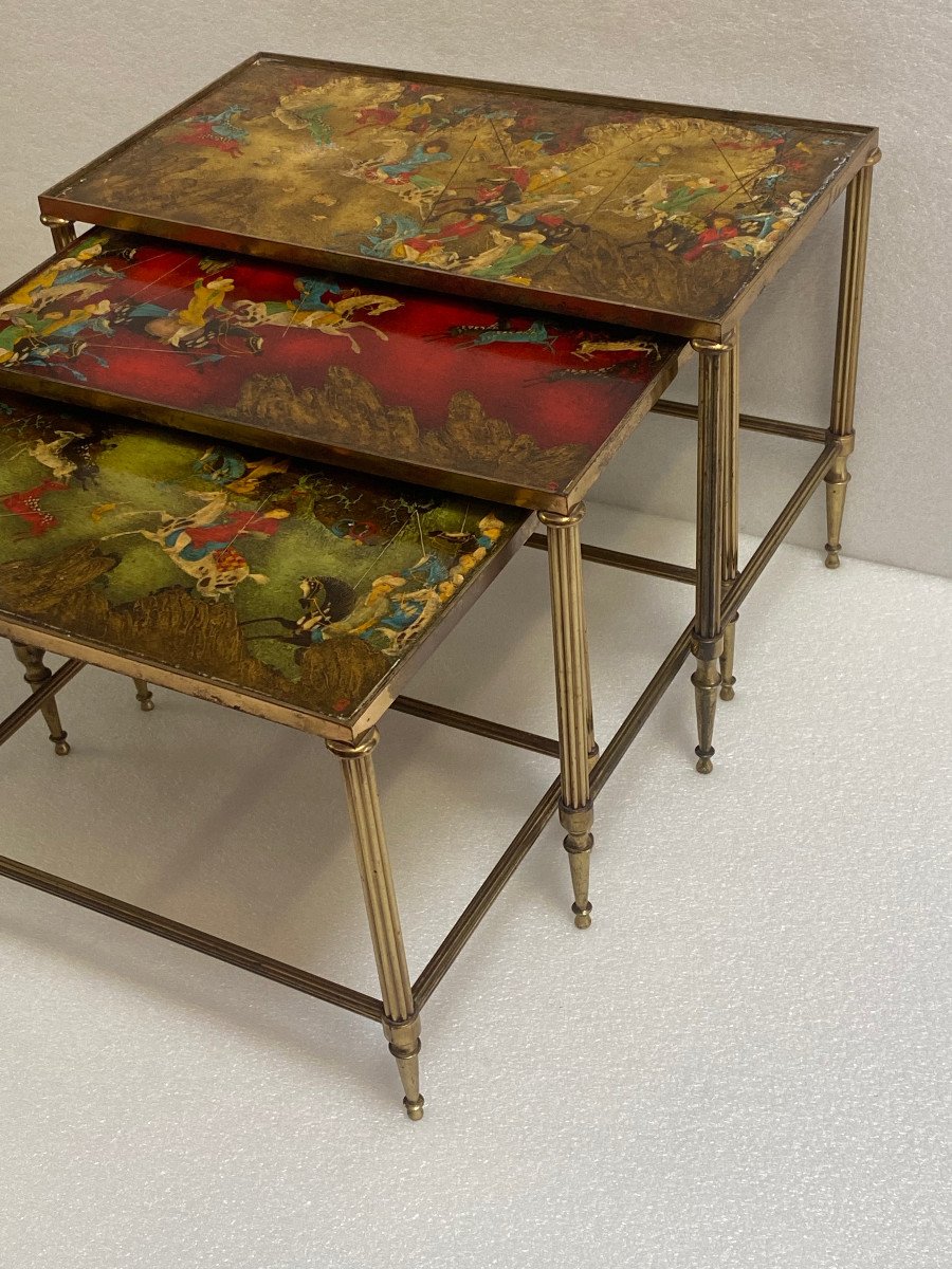 1950′ Series Of 3 Nesting Tables With Mongol Warrior Paintings Maison Baguès In Gilt Bronze,-photo-2