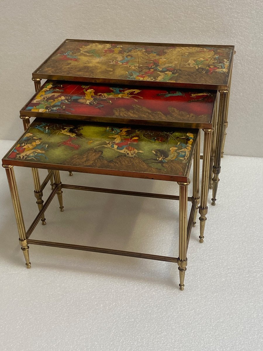 1950′ Series Of 3 Nesting Tables With Mongol Warrior Paintings Maison Baguès In Gilt Bronze,-photo-3