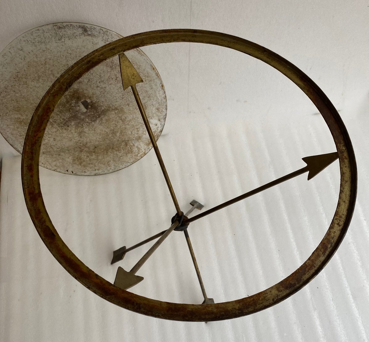1950/70 ′ Vintage Wrought Iron Pedestal Table Decor In The Shape Of Arrows Jacques Adnet Style ø 47 Cm-photo-3