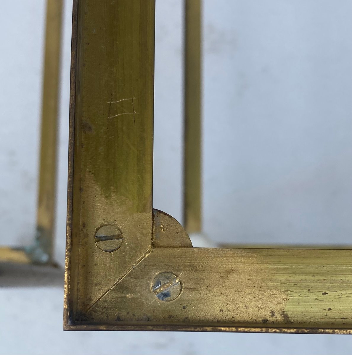 1970′ Pair Of Brass Sofa End Tables Maison Baguès White Marble Tops 49.5 X 30 Xh 57 -photo-1