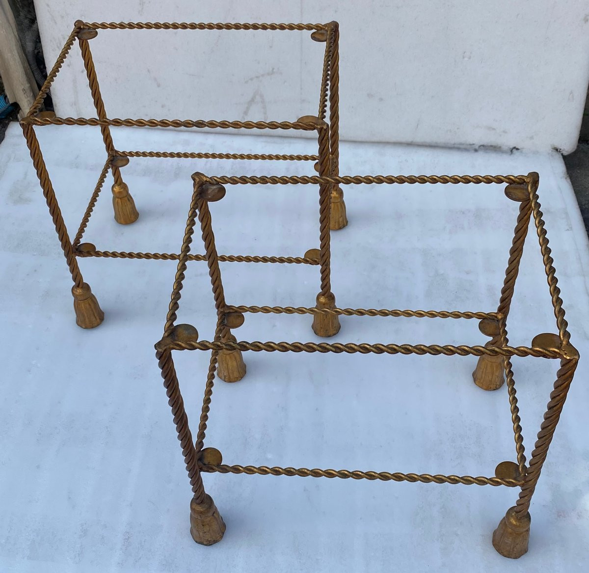 1970′ Paire  Bouts De Canapé En Fer Doré 2 Plateaux Verre DLG Maison Bagués Decor Passementerie-photo-2