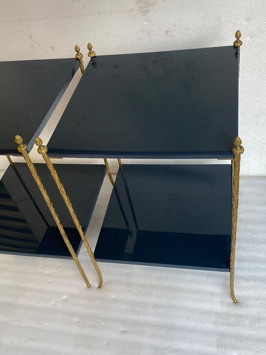 1970′ Paire De Tables Maison Charles Signée  En Bronze Doré Avec Plateaux Laque Bleue 42X42XH62-photo-7