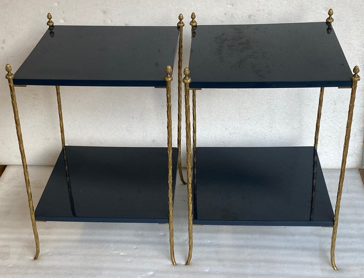 1970′ Paire De Tables Maison Charles Signée  En Bronze Doré Avec Plateaux Laque Bleue 42X42XH62