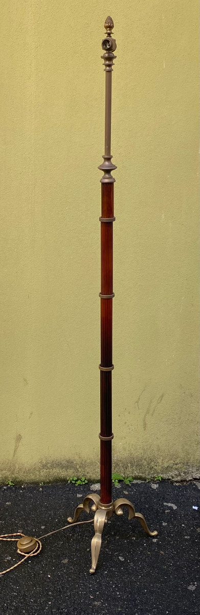 1970′ Neoclassical Floor Lamp In Bronze And Amber Bakelite Maison Jansen H 170 Cm