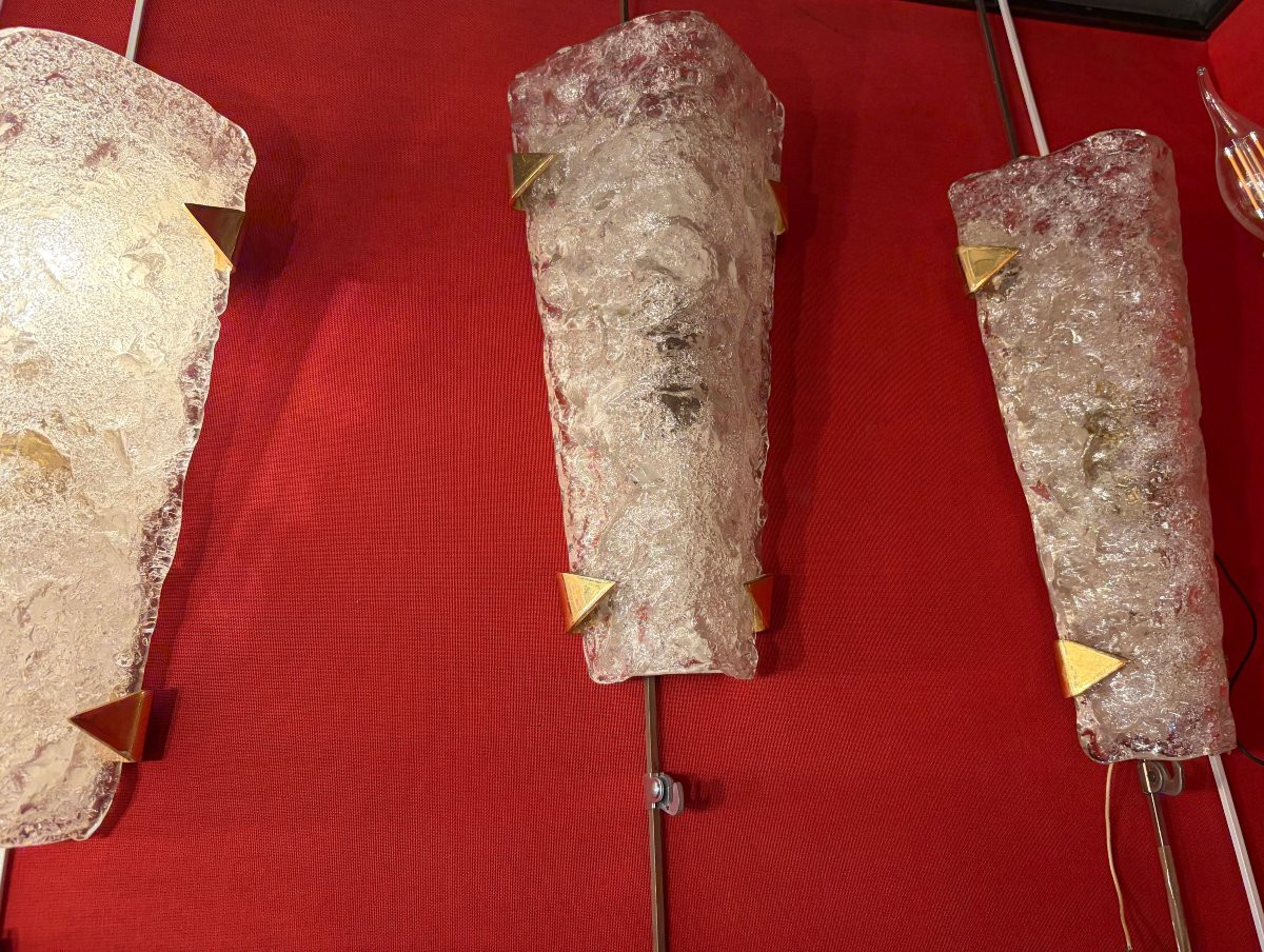 1950/70′ 2 Sets Of 3 Dlg Murano And Kalmar Frosted Glass Wall Sconces With Gilded Brass Claws-photo-4