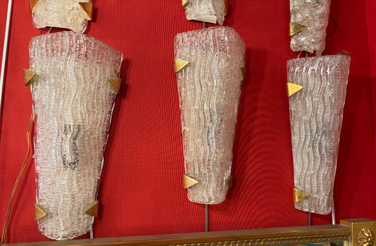 1950/70′ 2 Sets Of 3 Dlg Murano And Kalmar Frosted Glass Wall Sconces With Gilded Brass Claws-photo-4