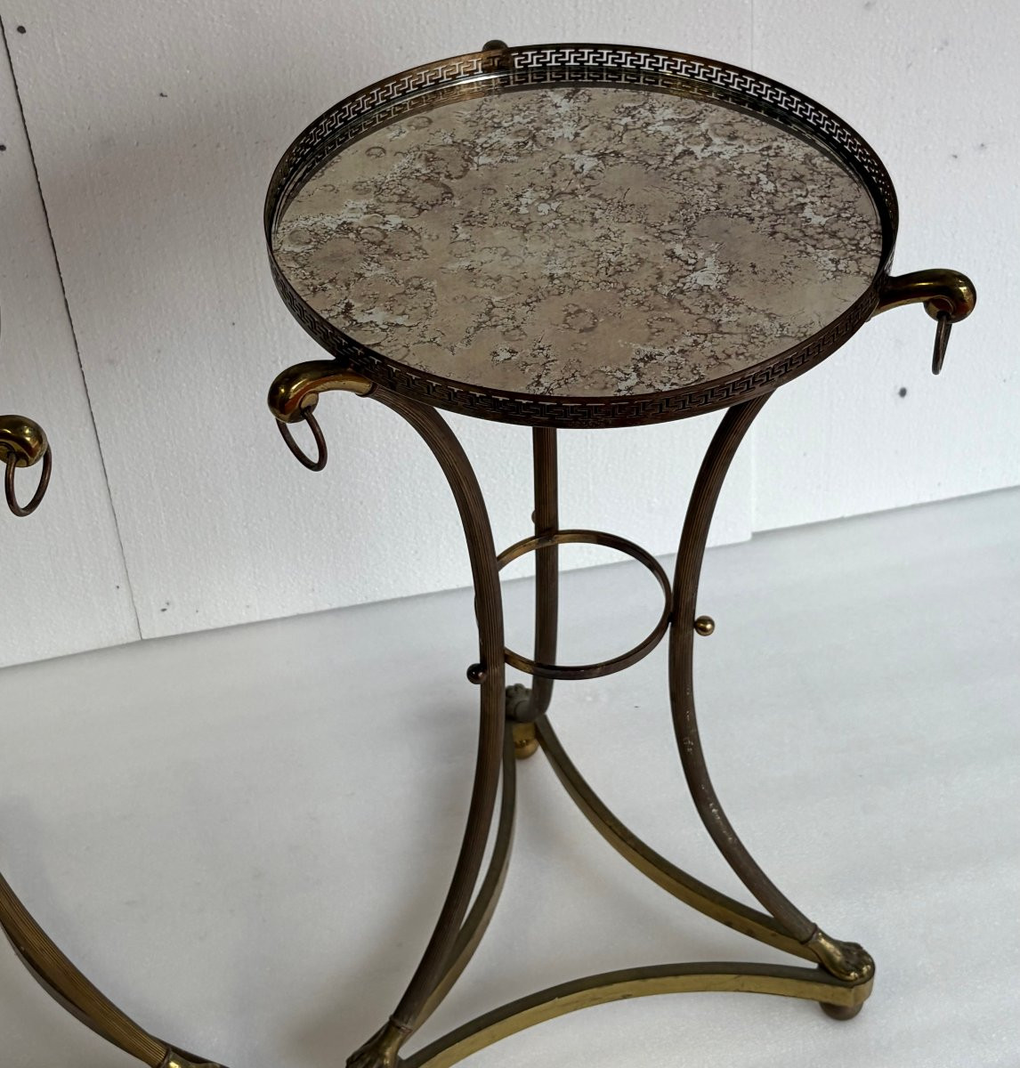 1950/70 Paire de Guéridons Ou Similaires Style Maison Jansen Bronze Doré Plateaux Miroirs Agés-photo-3