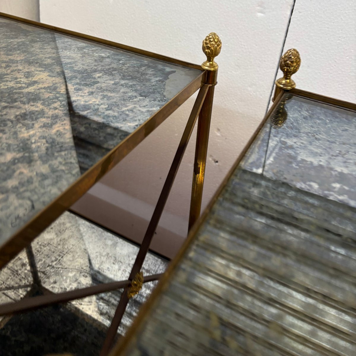 1970′ Paire d’ Étagères en Laiton 3 Niveaux Maison Baguès Plateaux Miroirs Oxydés Vieillis H 86-photo-6