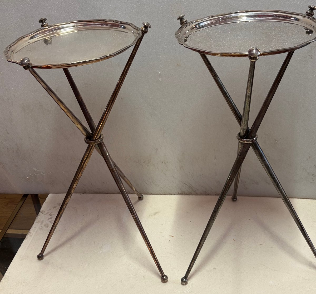 1950′ Paire De Guéridons De Voyage Tripode Bronze Argenté Maison Jansen ø 26 cm H 55 cm-photo-1